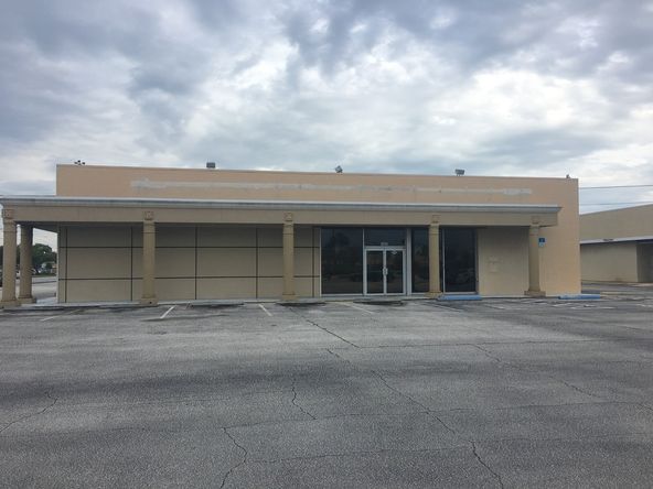 Retail - Flex at Florida Business Center : 1480 S Babcock St, Melbourne, FL 32901